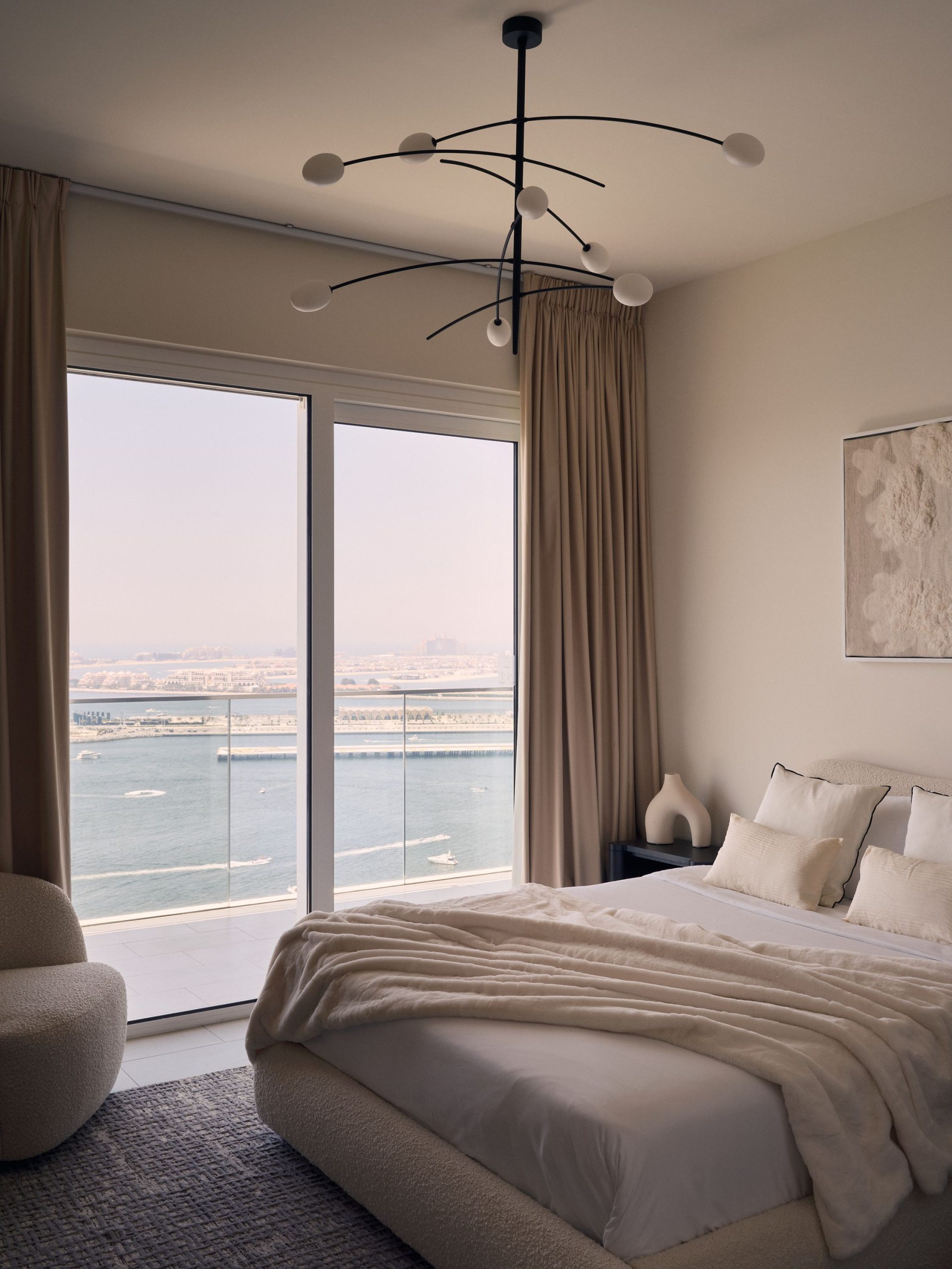 phong ngu can ho dubai view bien noi that sang trong