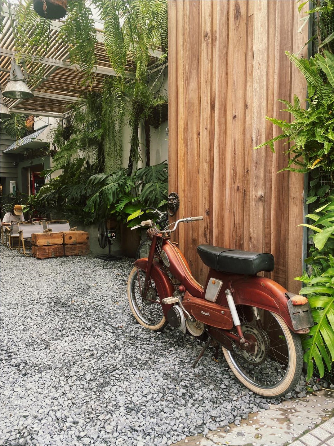 hidden gem sai gon Arrow Warehouse tran khac chan phu nhuan