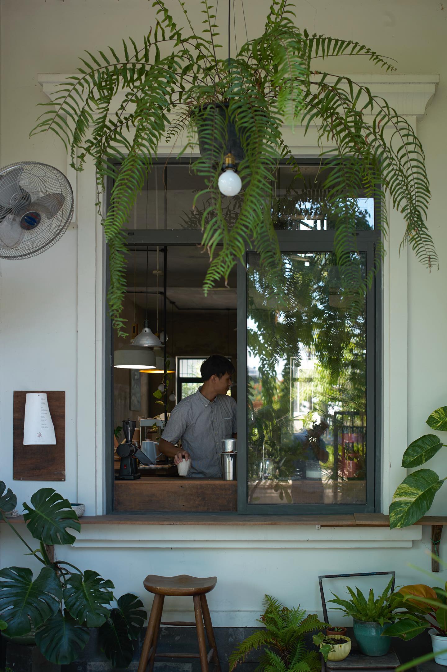 quan ca phe sai gon hidden gem nhat tiem cafe mat troi