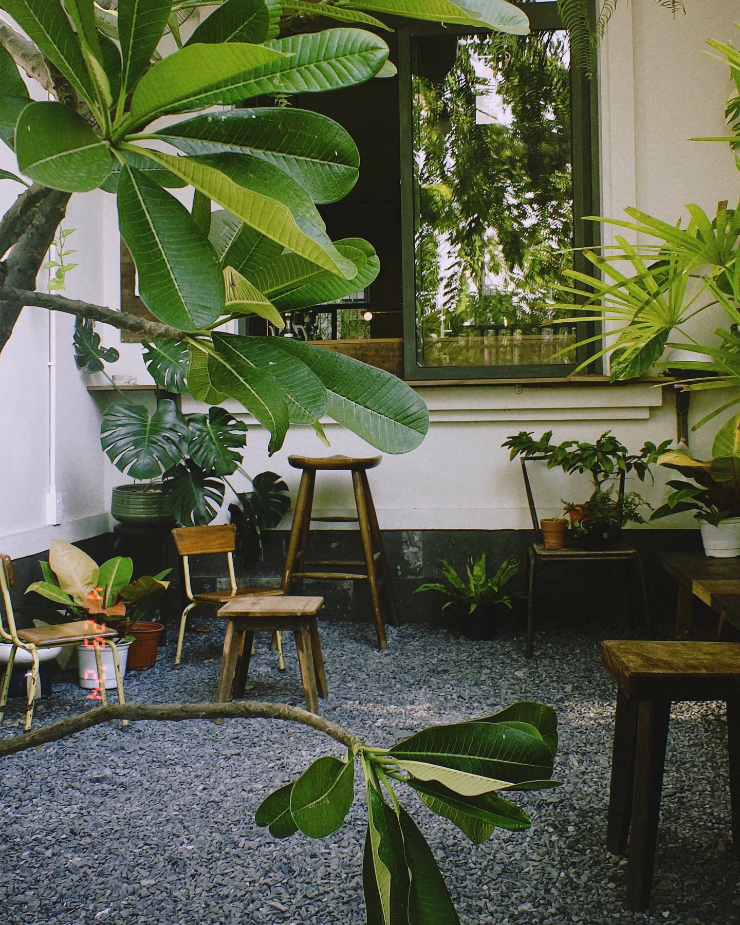 hidden gem sai gon nhat tiem cafe mat troi