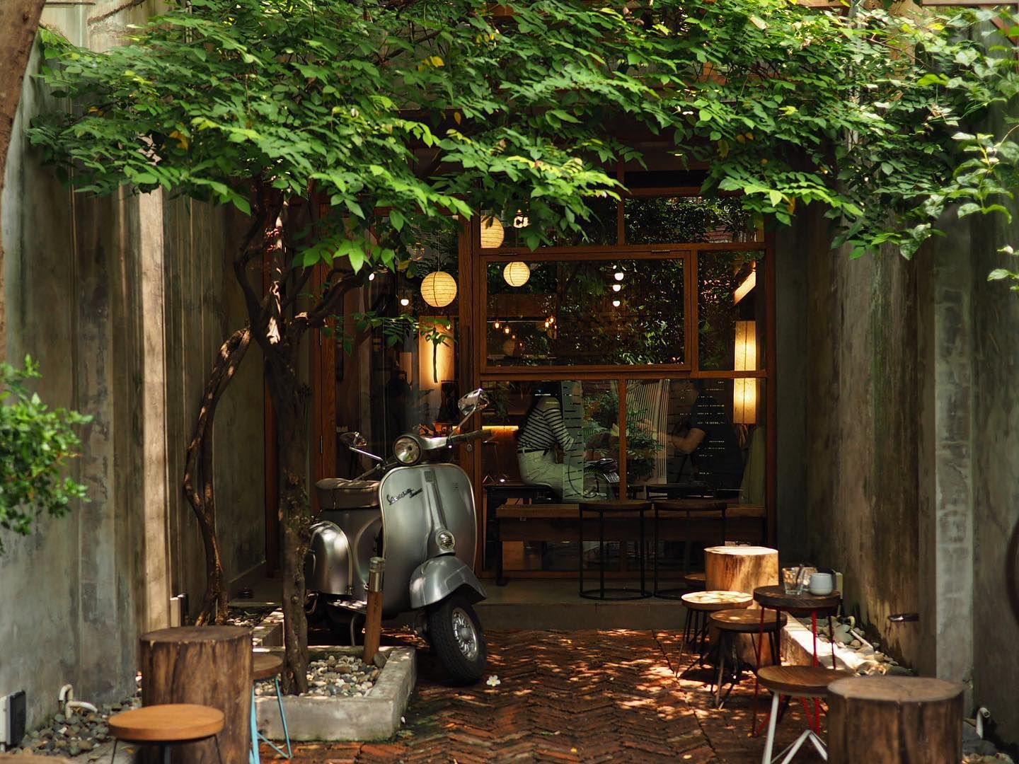 hidden gem sai gon Café Slow huynh tinh cua quan 3
