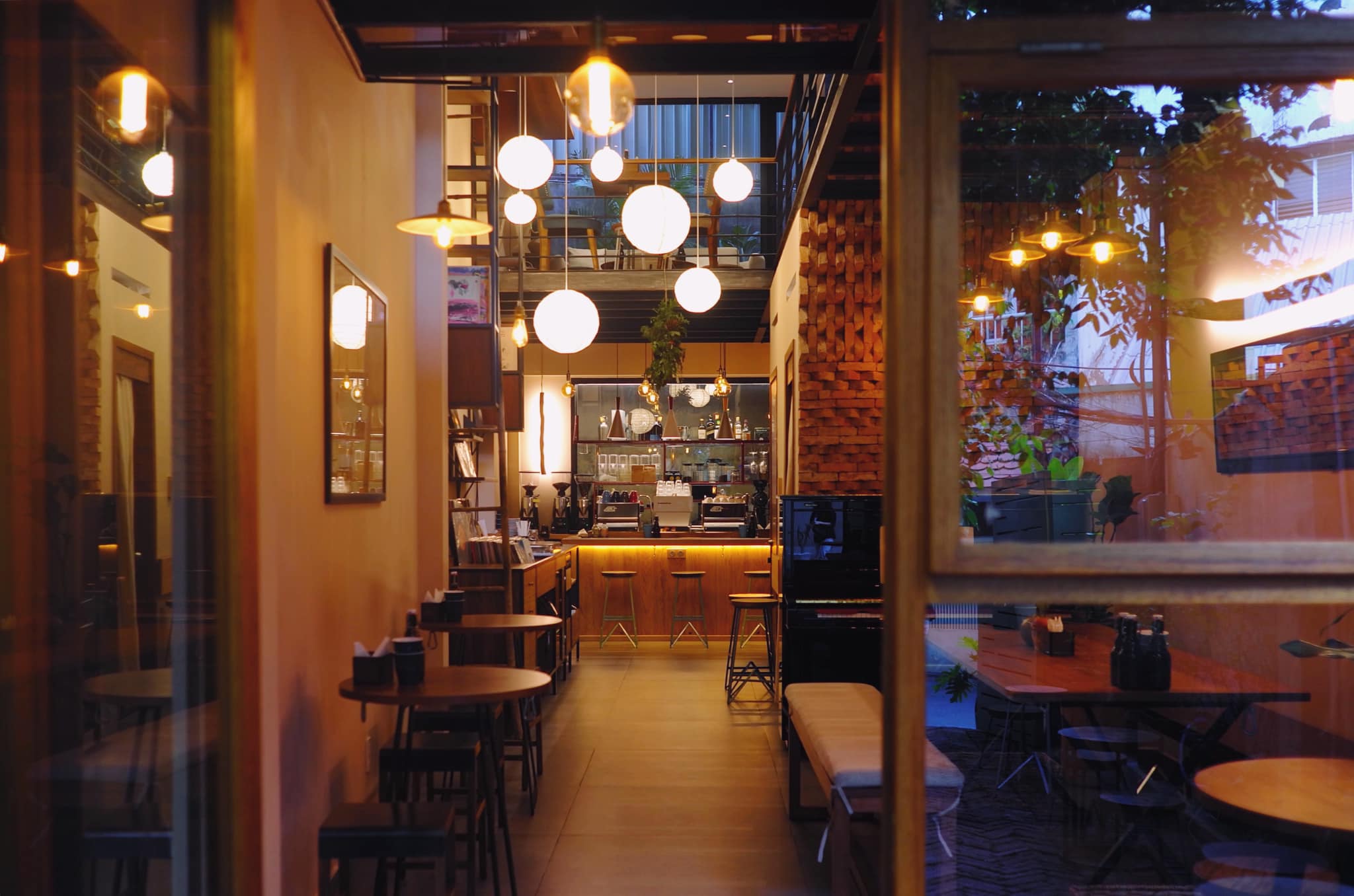 quan ca phe sai gon hidden gem Café Slow huynh tinh cua quan 3