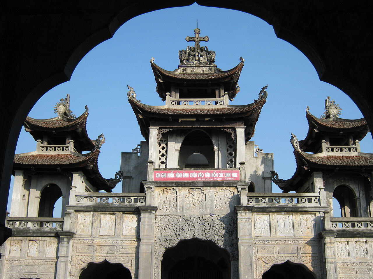 vietnamese beautiful church 