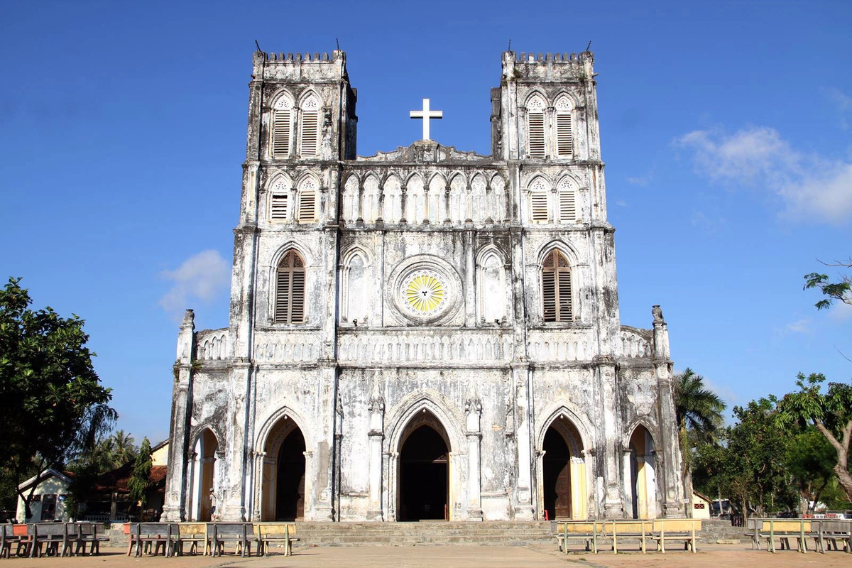 vietnamese beautiful church 