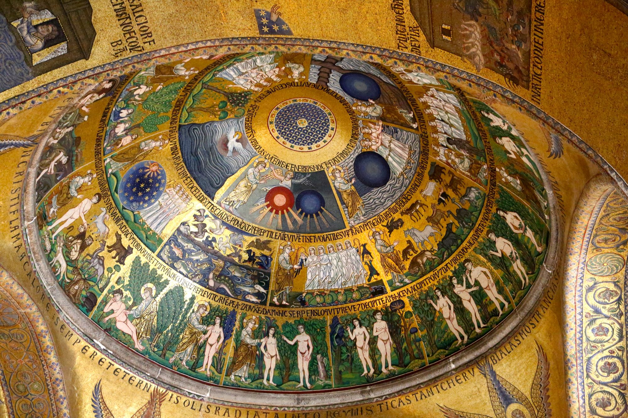mai vom trang tri kiem truc nha tho basilica tranh kham mosaic