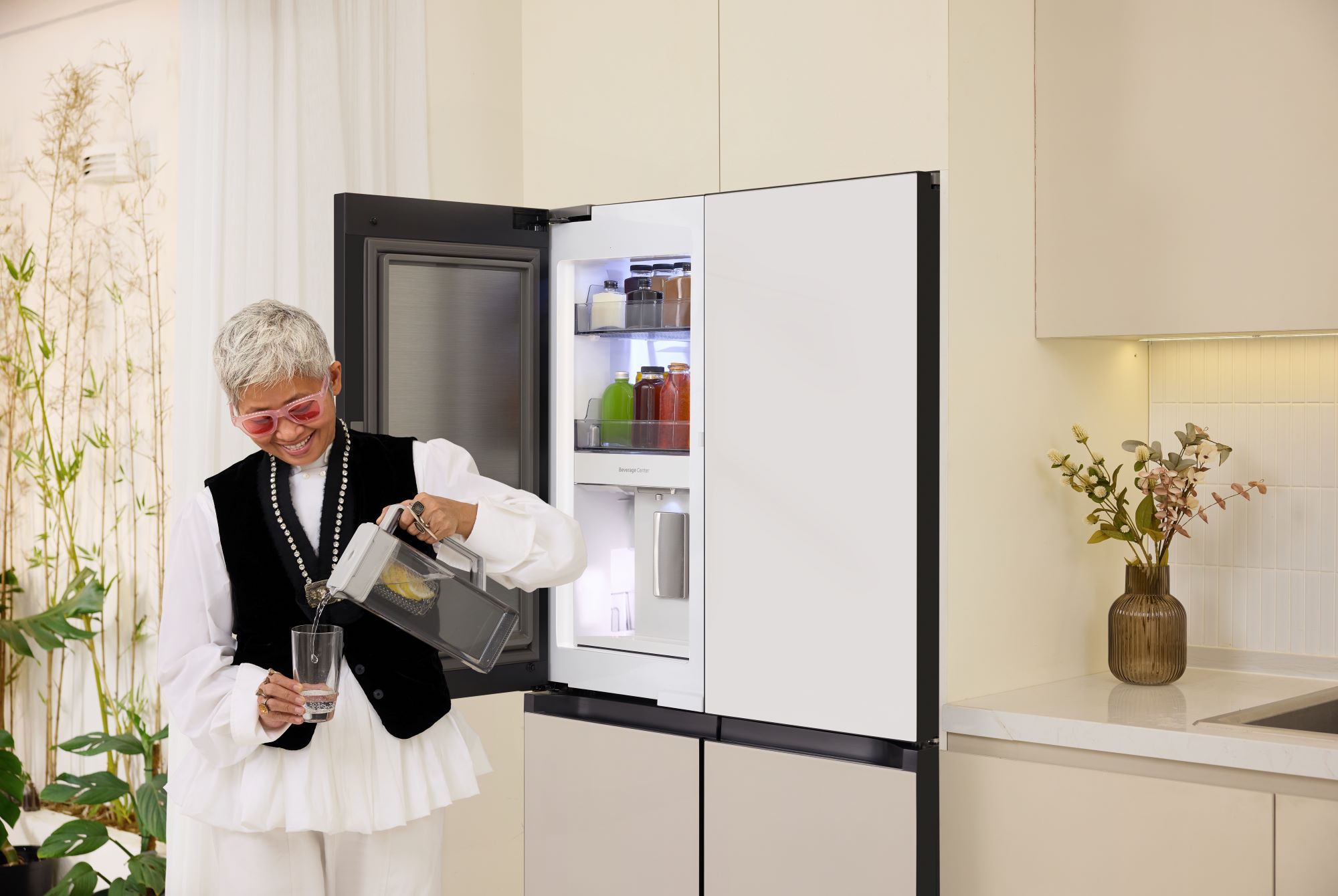 samsung tu lanh naomi thuy nguyen minibar