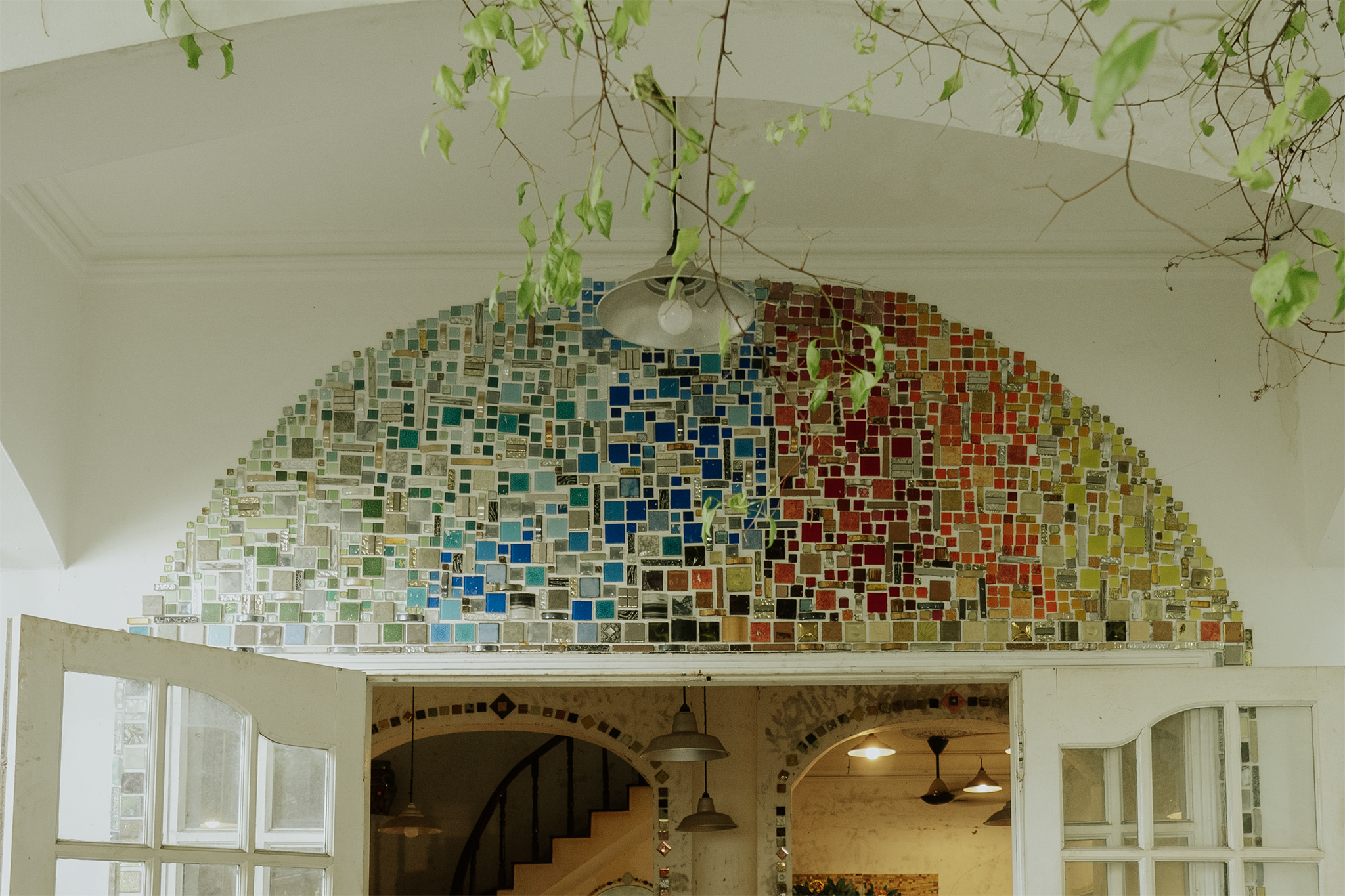 quan ca phe toong teng mosaic tranh kham