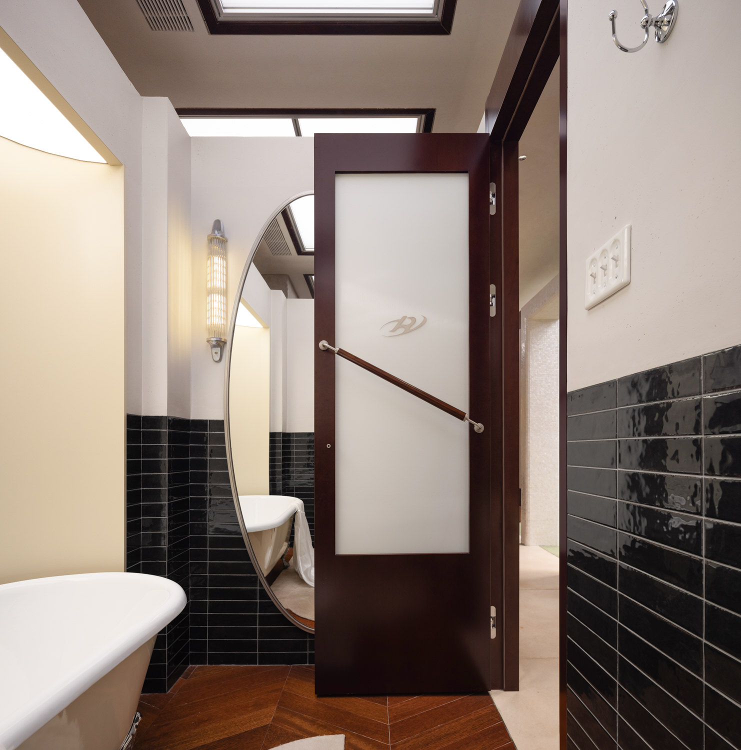 Run To The Future cosmo chengdu One Fine Day Studio & Partners