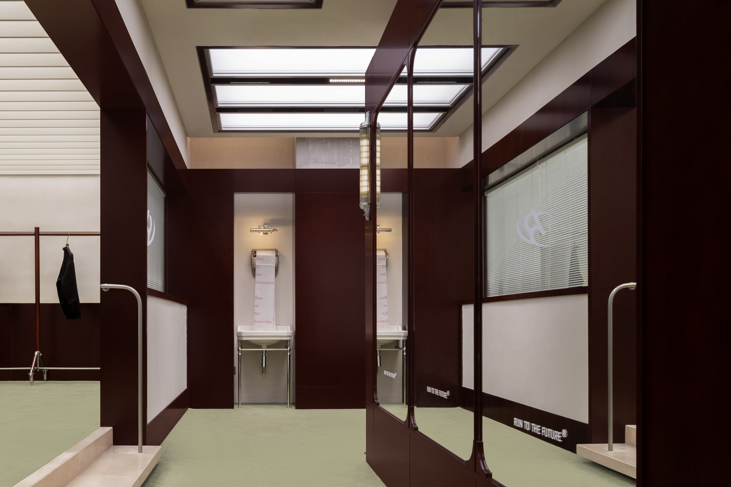 cua hang ban le Run To The Future cosmo chengdu One Fine Day Studio & Partners