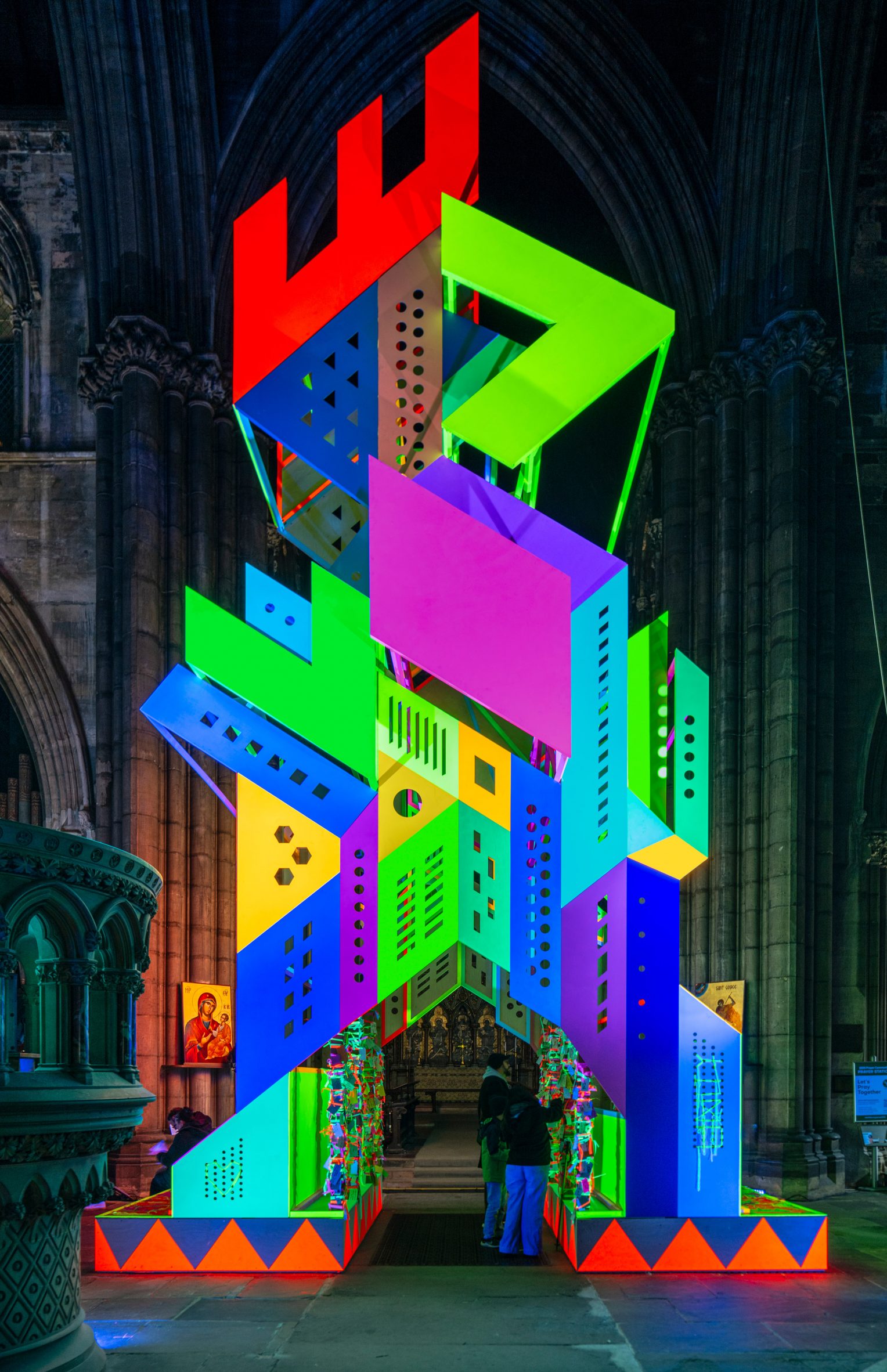 nghe thuat sap dat Love and Unity Doncaster Minster Morag Myerscough