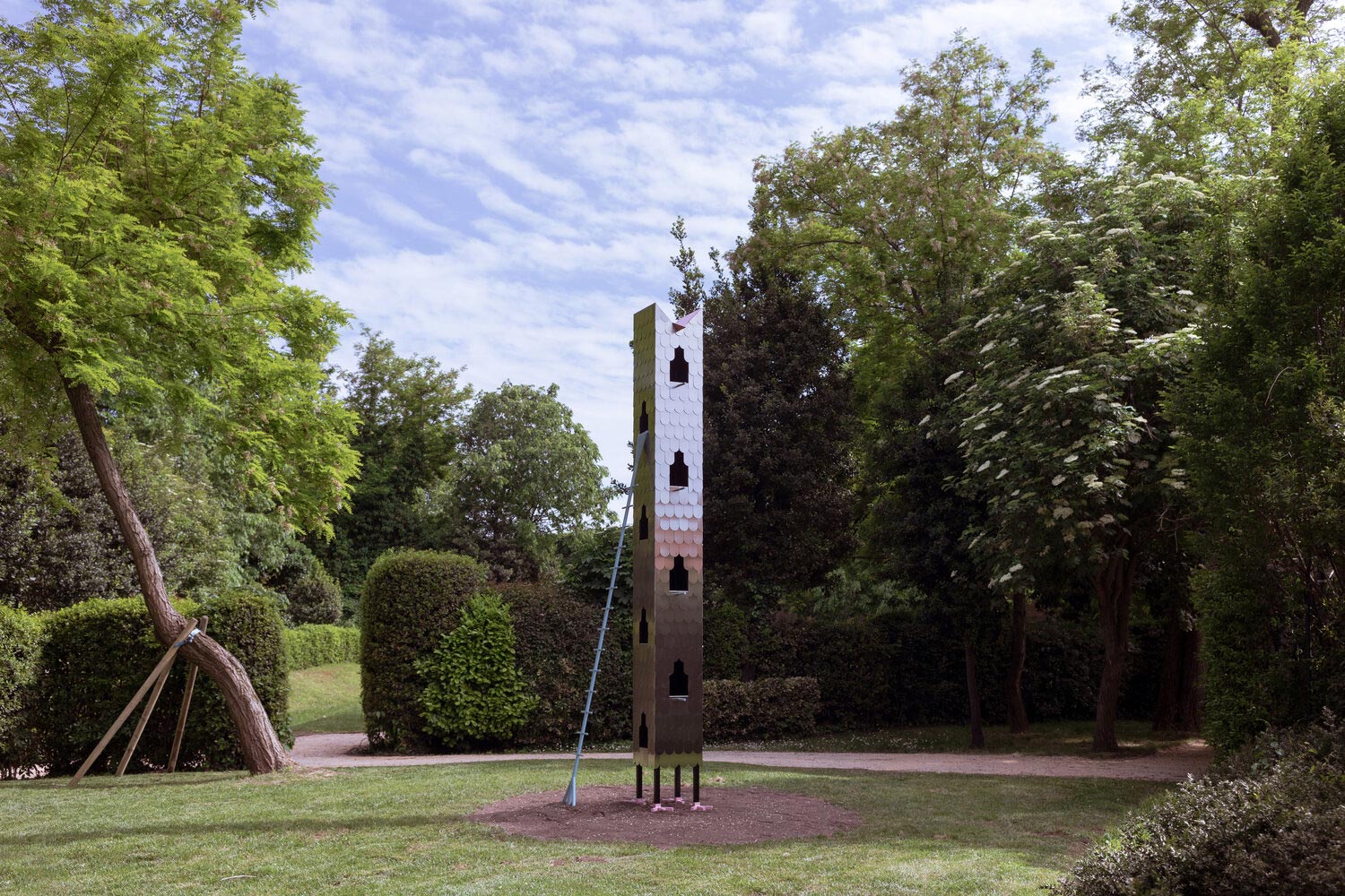 Pigeon Tower ben vung 1