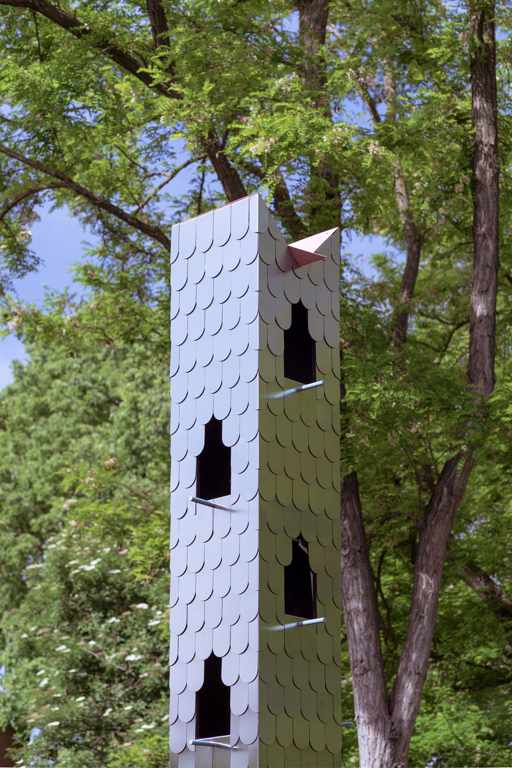 Pigeon Tower ben vung 2