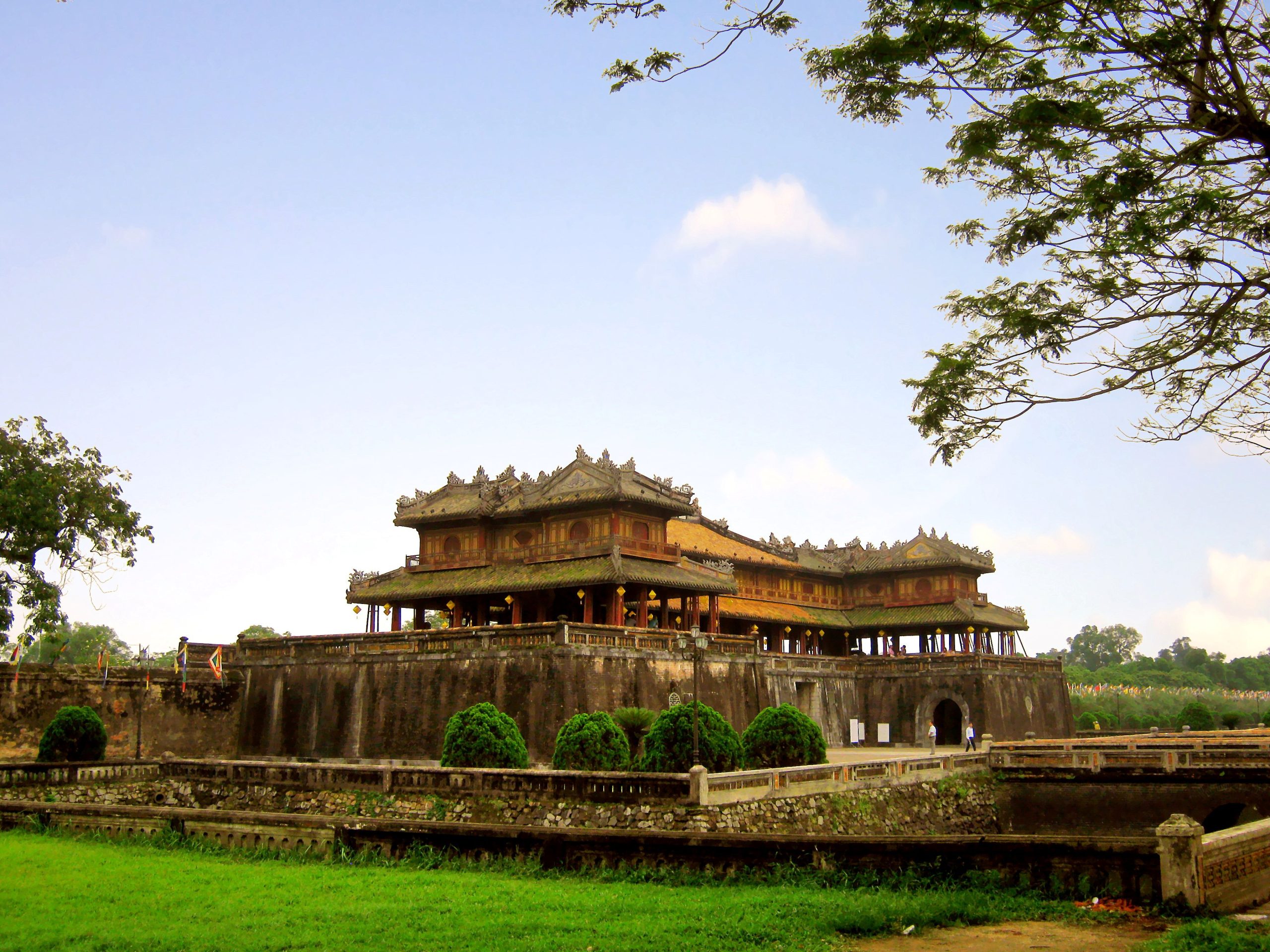 ngo mon hoang thanh hue tu cam thanh bac kinh ung thien mon lac duong