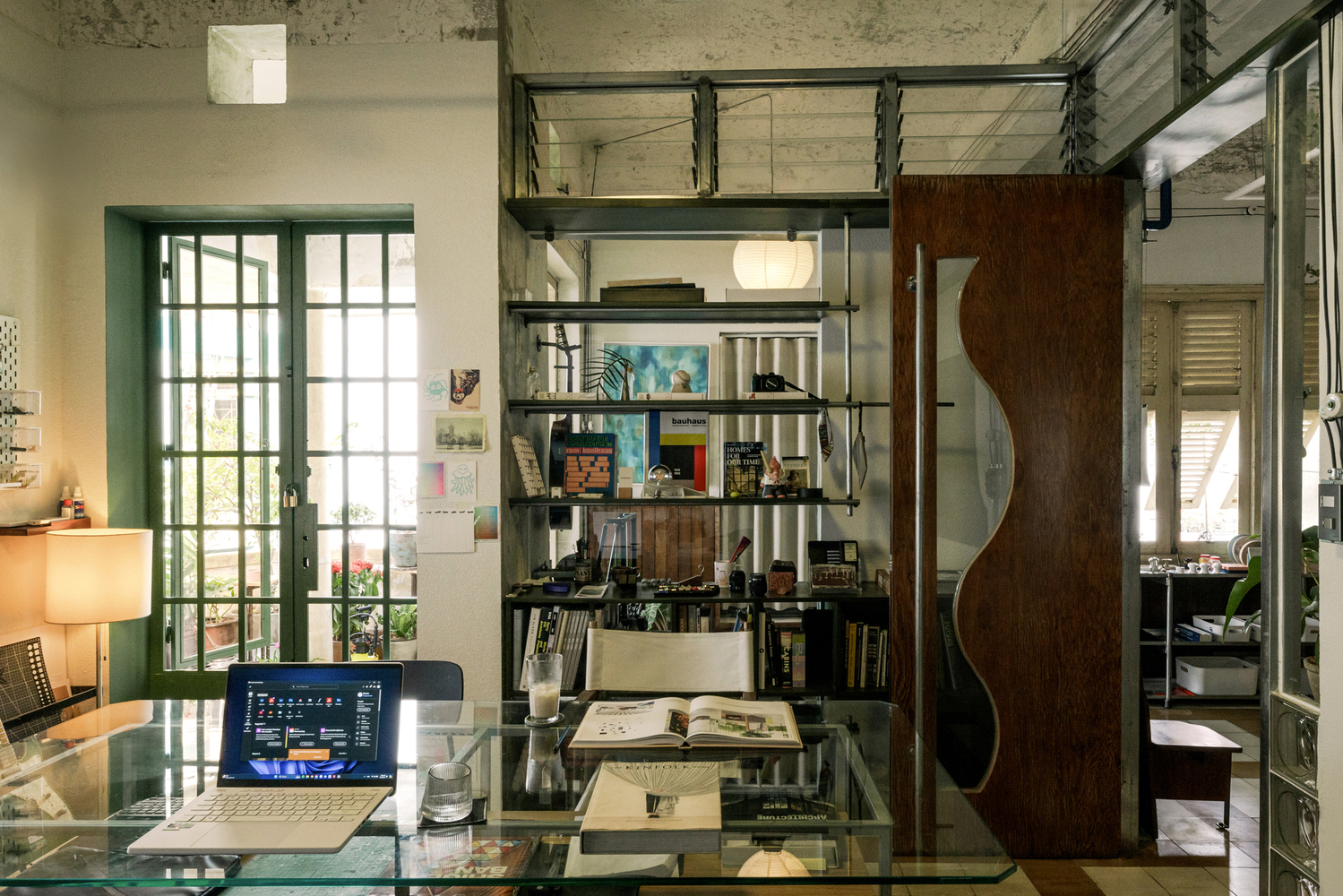 noi that phong lam viec chung cu modernist saigon