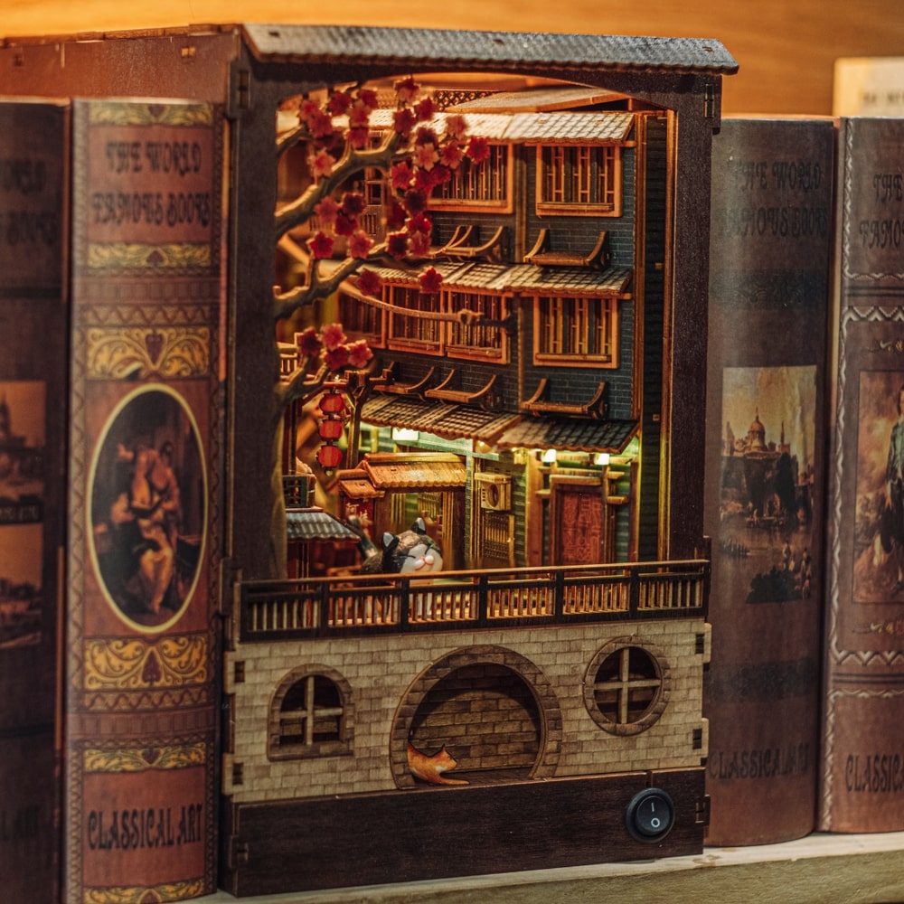 book nook mo hinh thu nho tiem sach gia sach