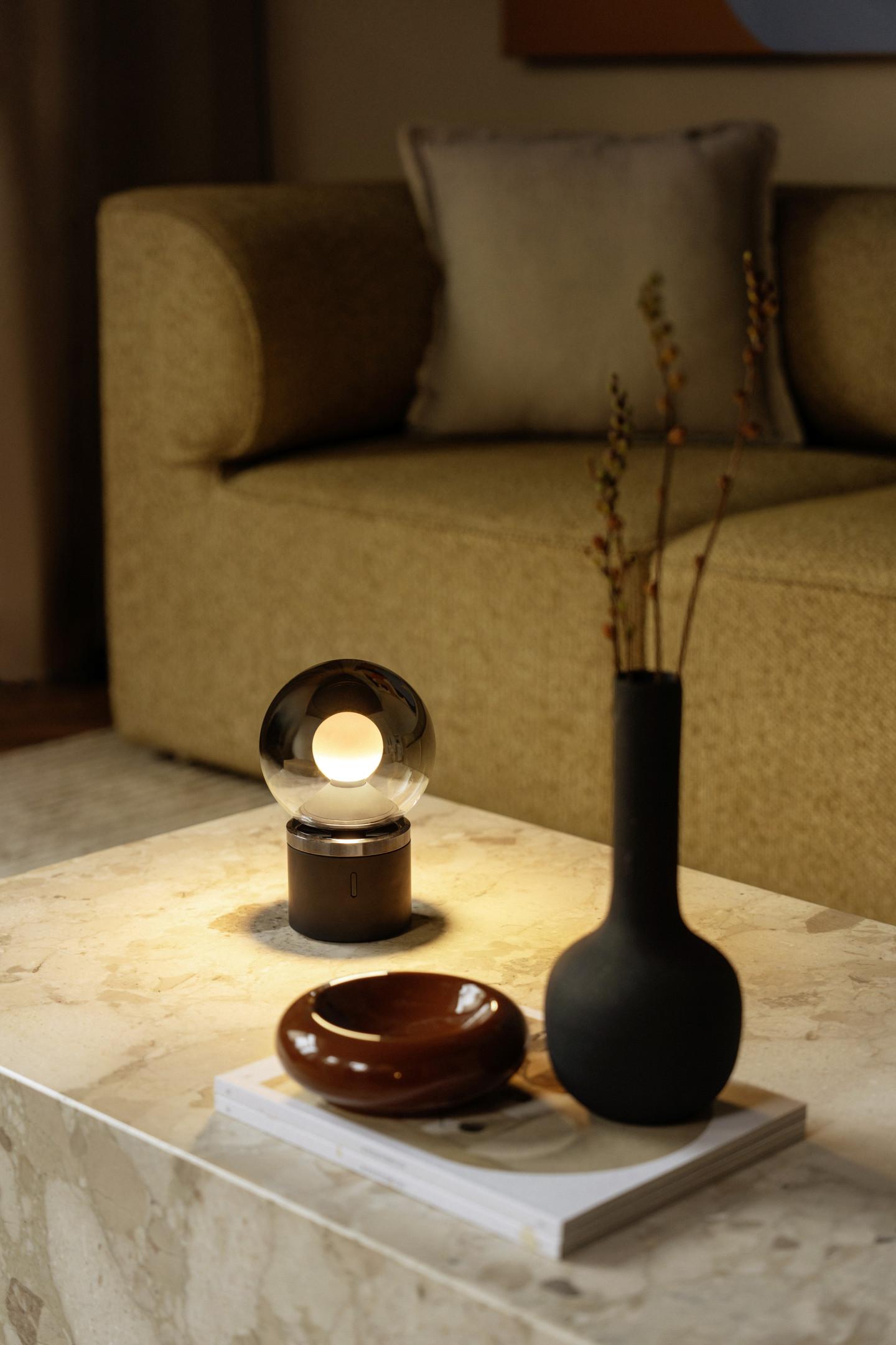 luna pura den ban occhio alis lighting