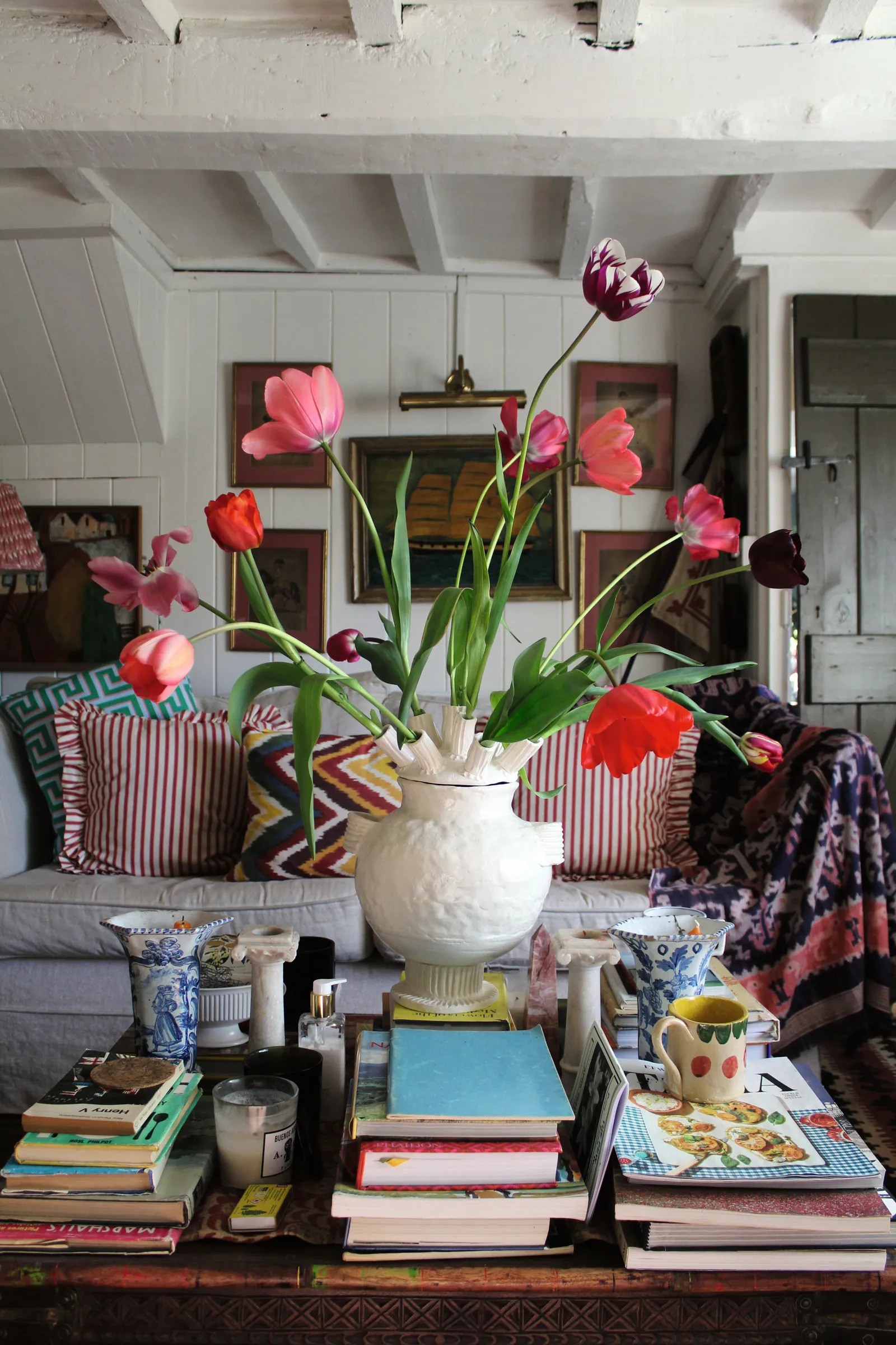 tulip cam hoa trang tri noi that