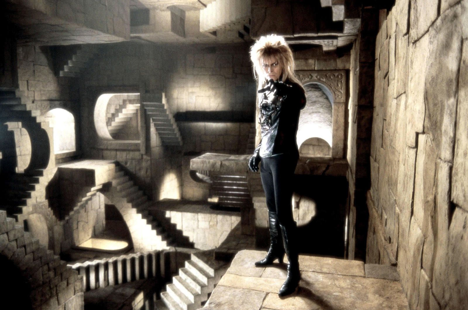 labyrinth david bowie boi canh cam hung escher