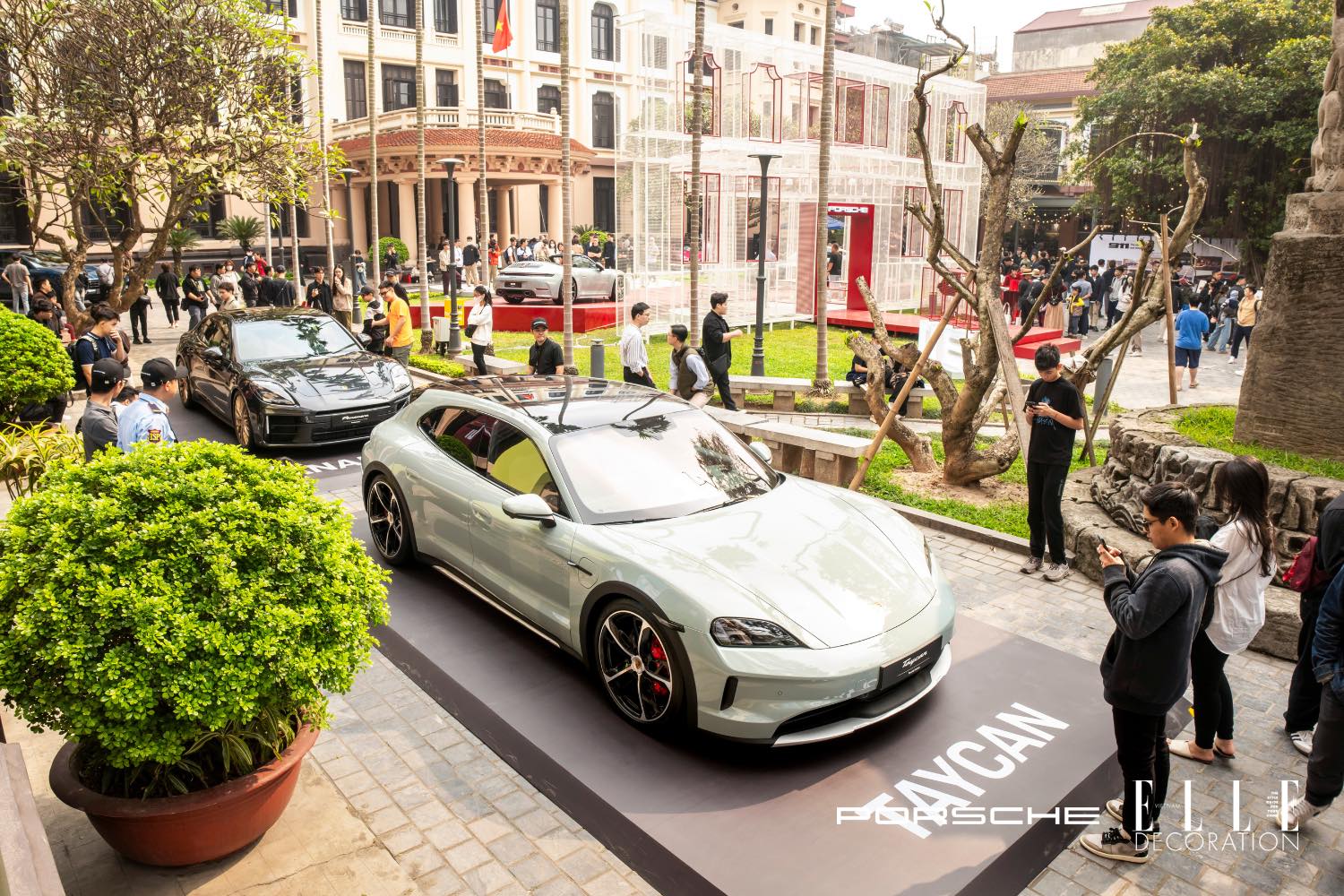 trien lam porsche 911 bao tang my thuat viet nam
