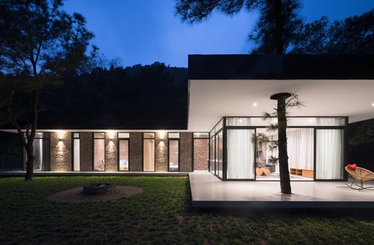 nha 1 tang nha mot tang bungalow House Under the Pines Idee Architect