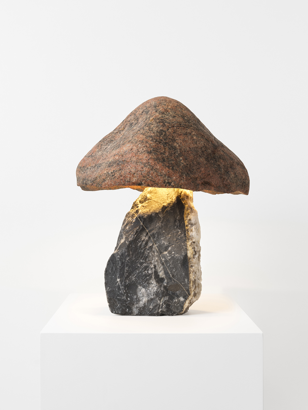 Maarten de Ceulaer Cairn Lights den trang tri