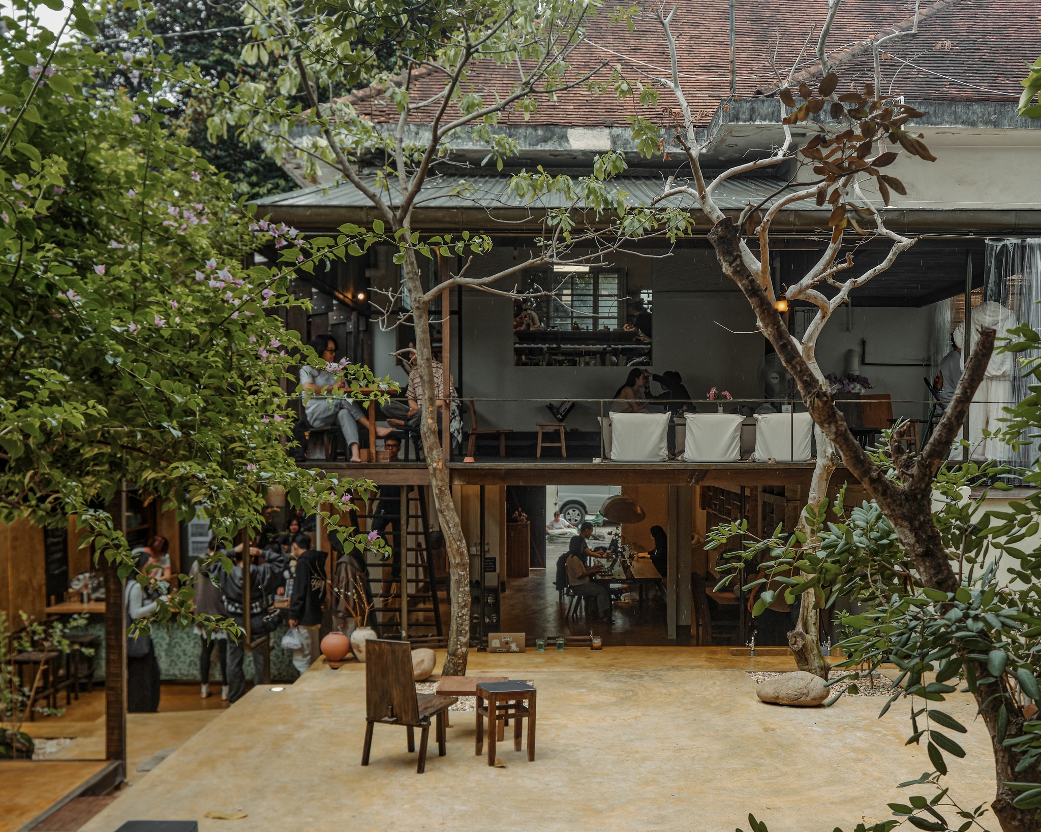 quan cafe gom sai gon nicotin tu xuong