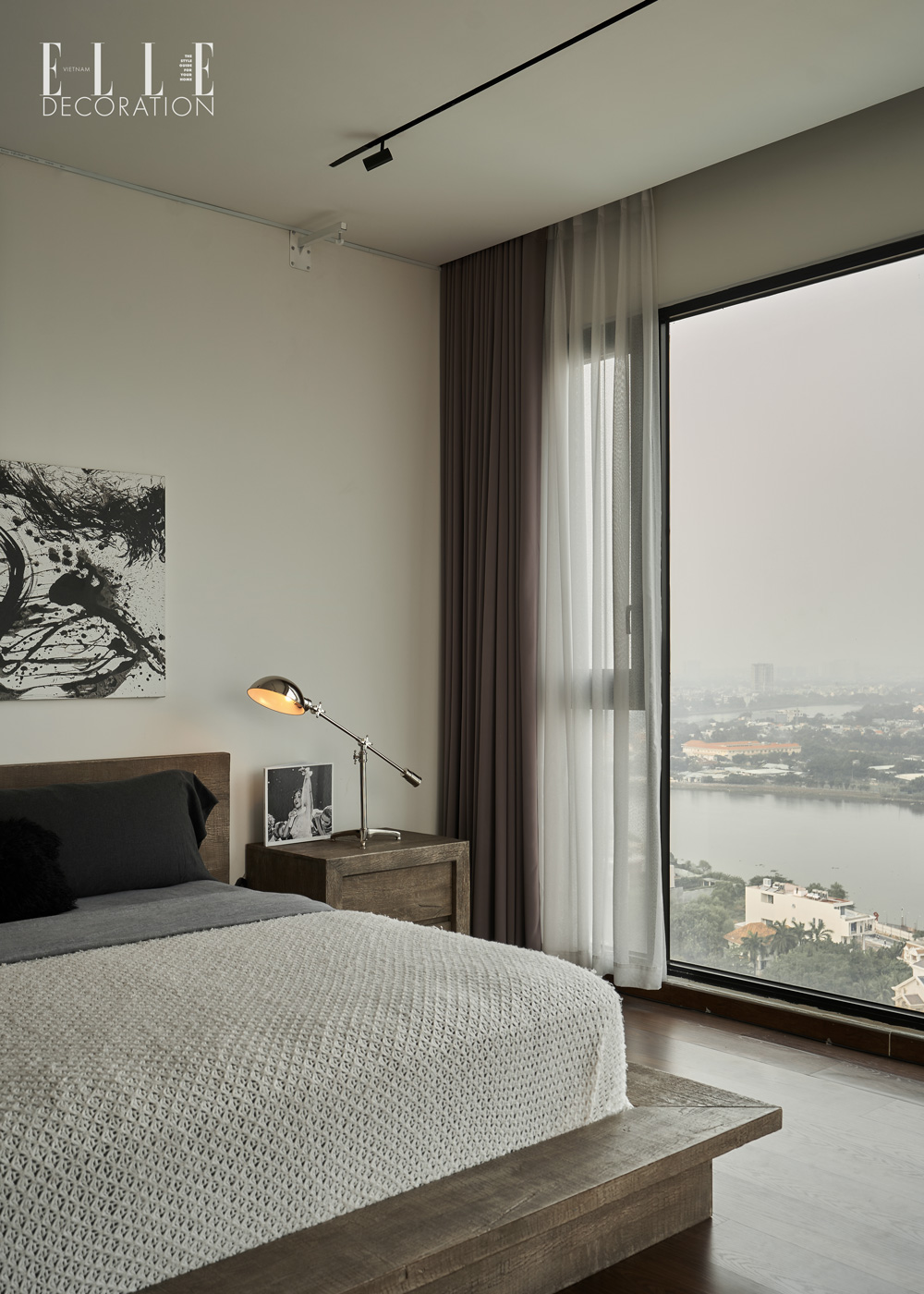 Khong gian song ca si Hong Nhung can ho penthouse tran cao duplex phong ngu