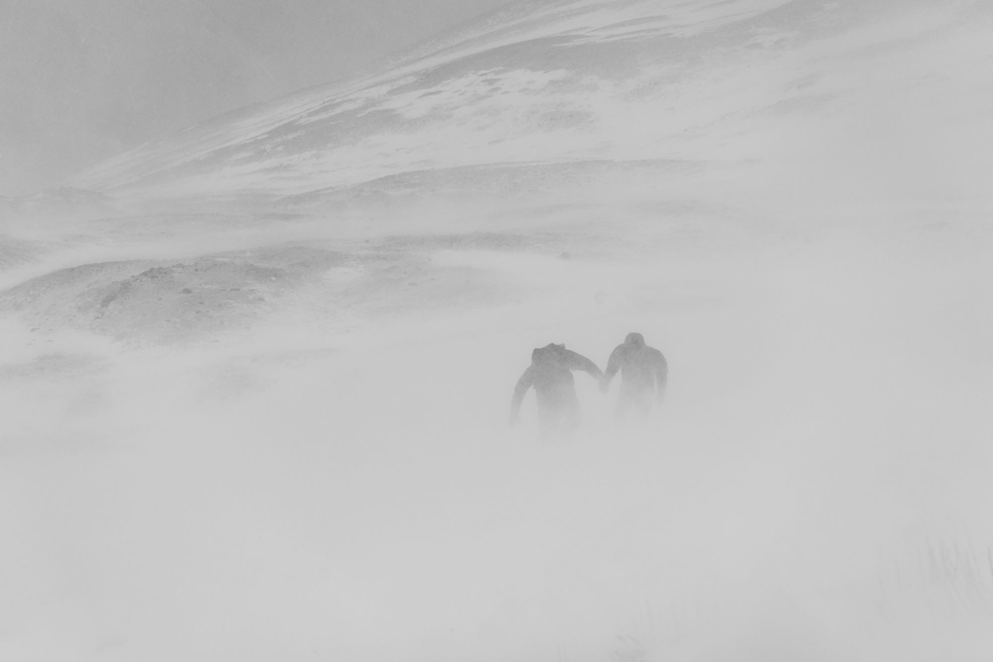 hoang le giang anh den trang trien lam noi noirfoto