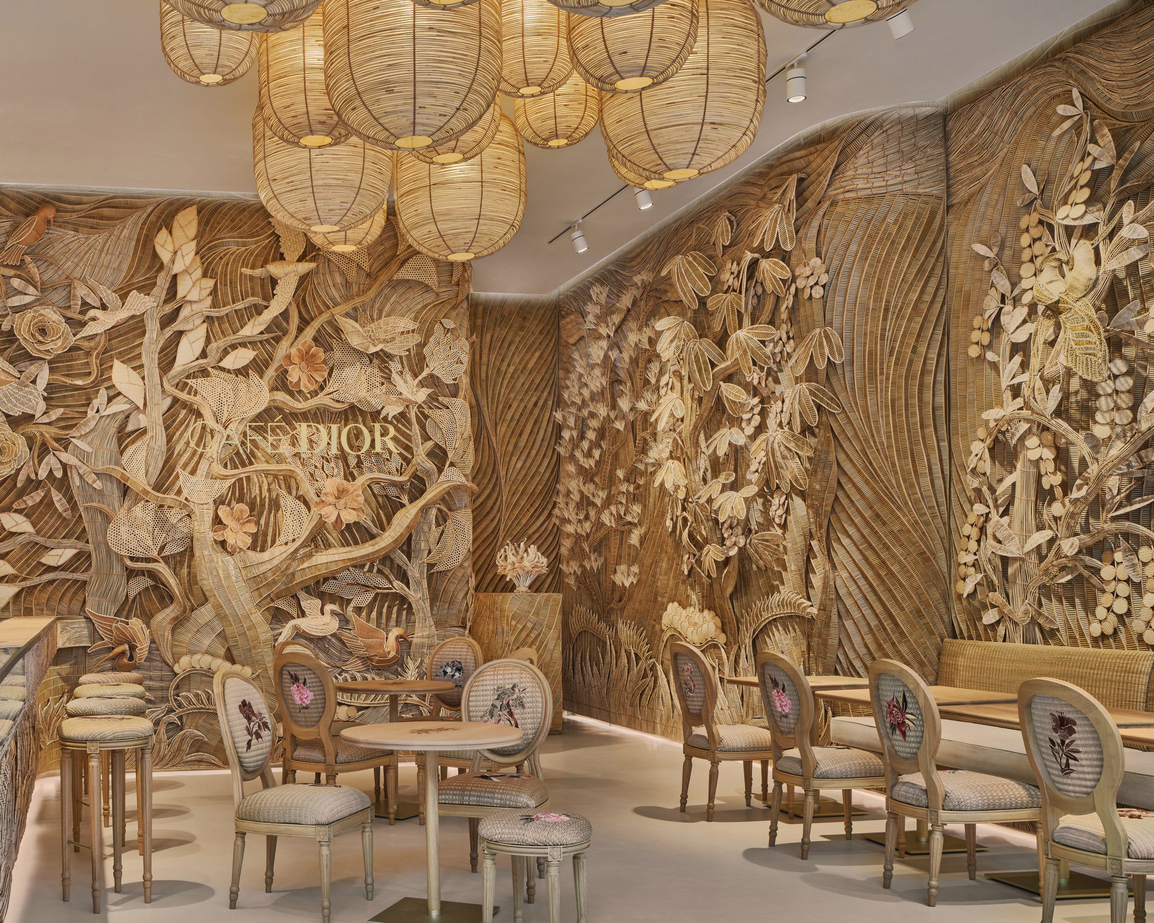 dior gold house bangkok nha hang cafe