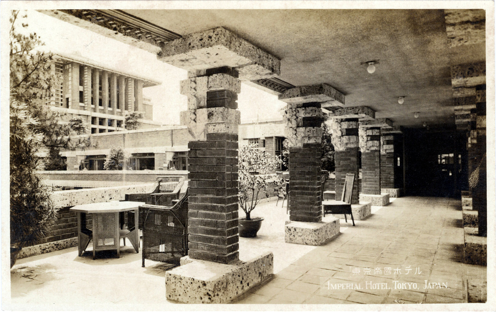 modern architecture Frank Lloyd Wright khach san hoang gia Tokyo