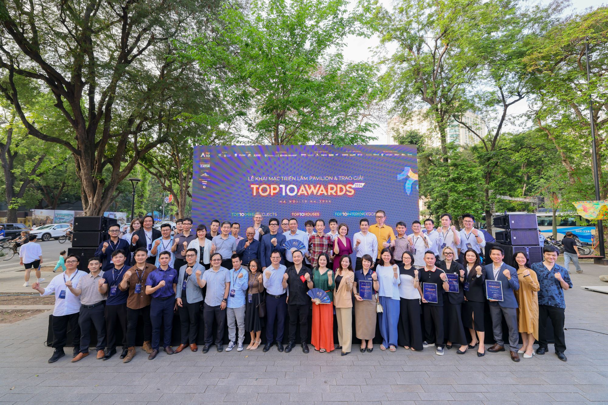giai thuong top 10 awards le trao giai 2024