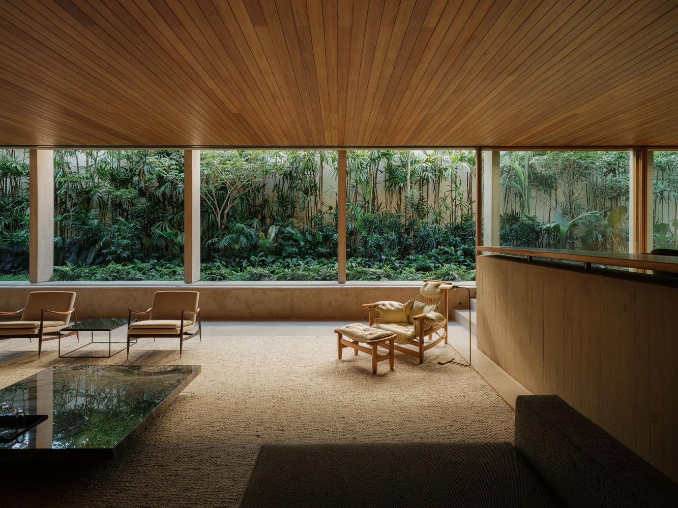 tran go wood ceiling