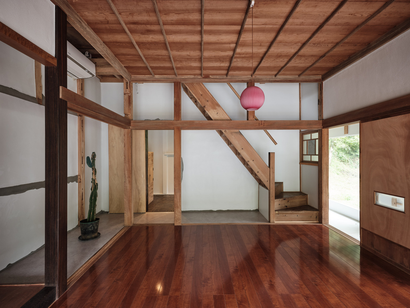 tran go wood ceiling