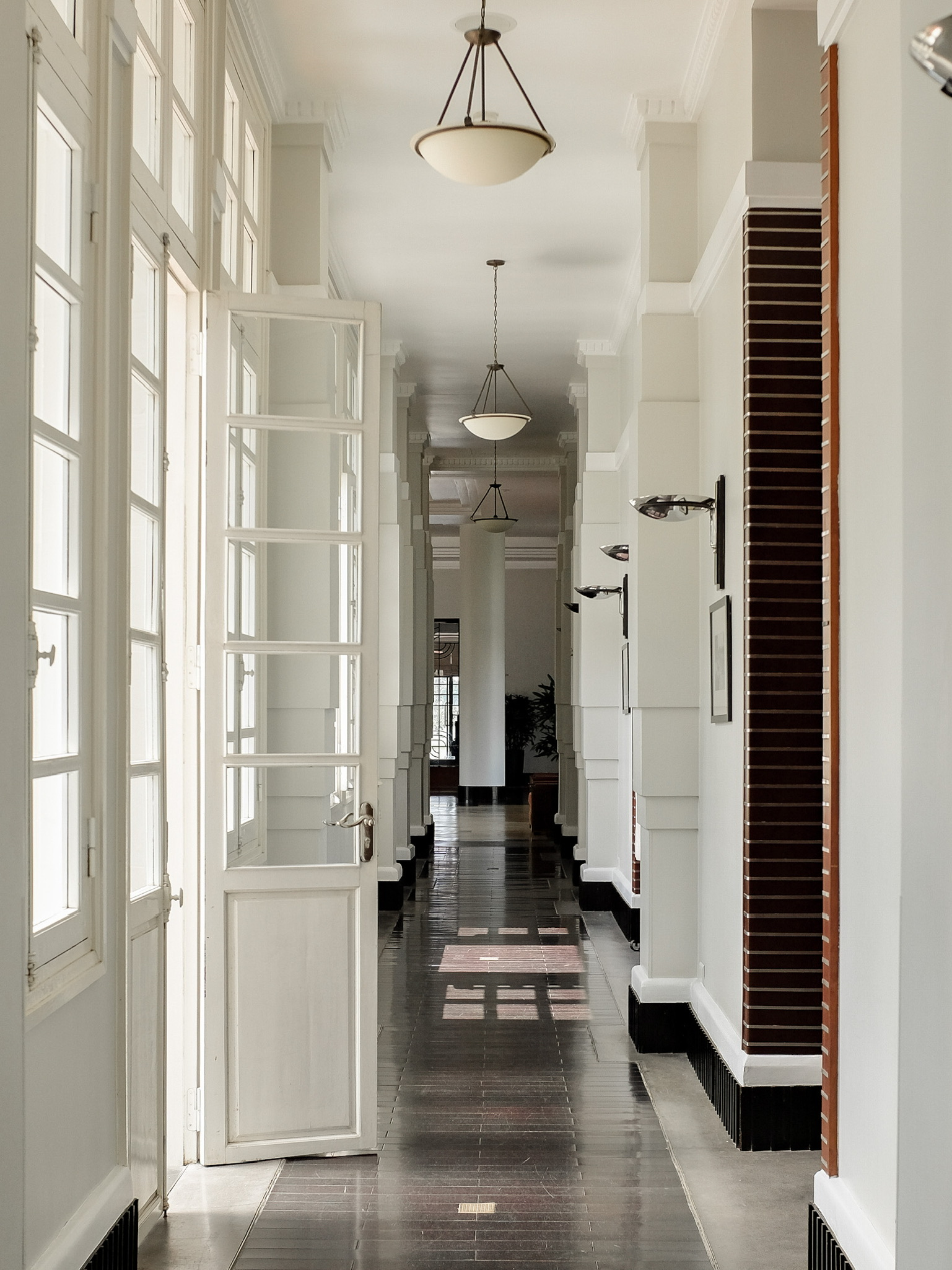 Azerai La Residence khach san du lich kien truc art deco