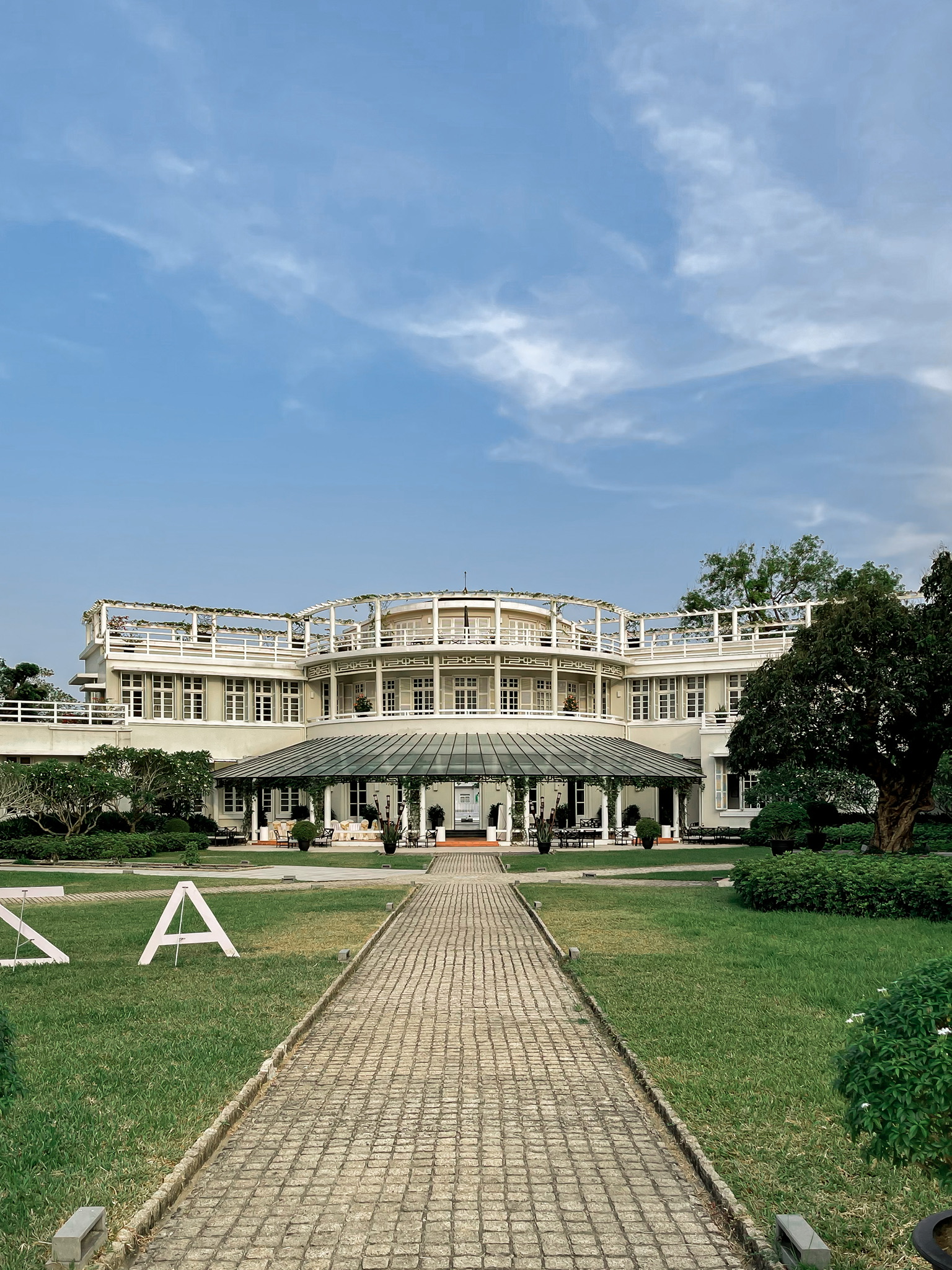 Azerai La Residence khach san du lich hue kien truc art deco