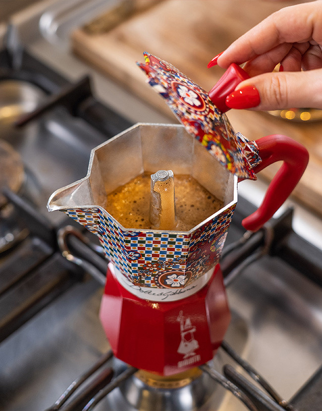 thiet bi nha bep kitchen appliances Bialetti Dolce&Gabbana Moka Express pot