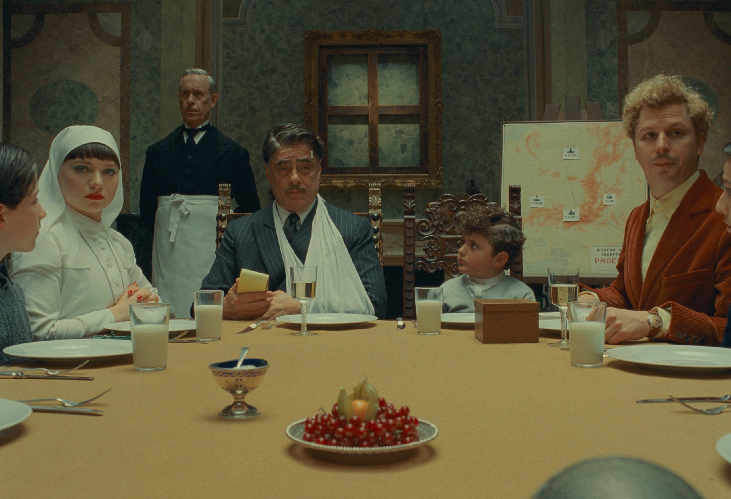 boi canh phim The Phoenician Scheme Roman Coppola Wes Anderson Benicio del Toro