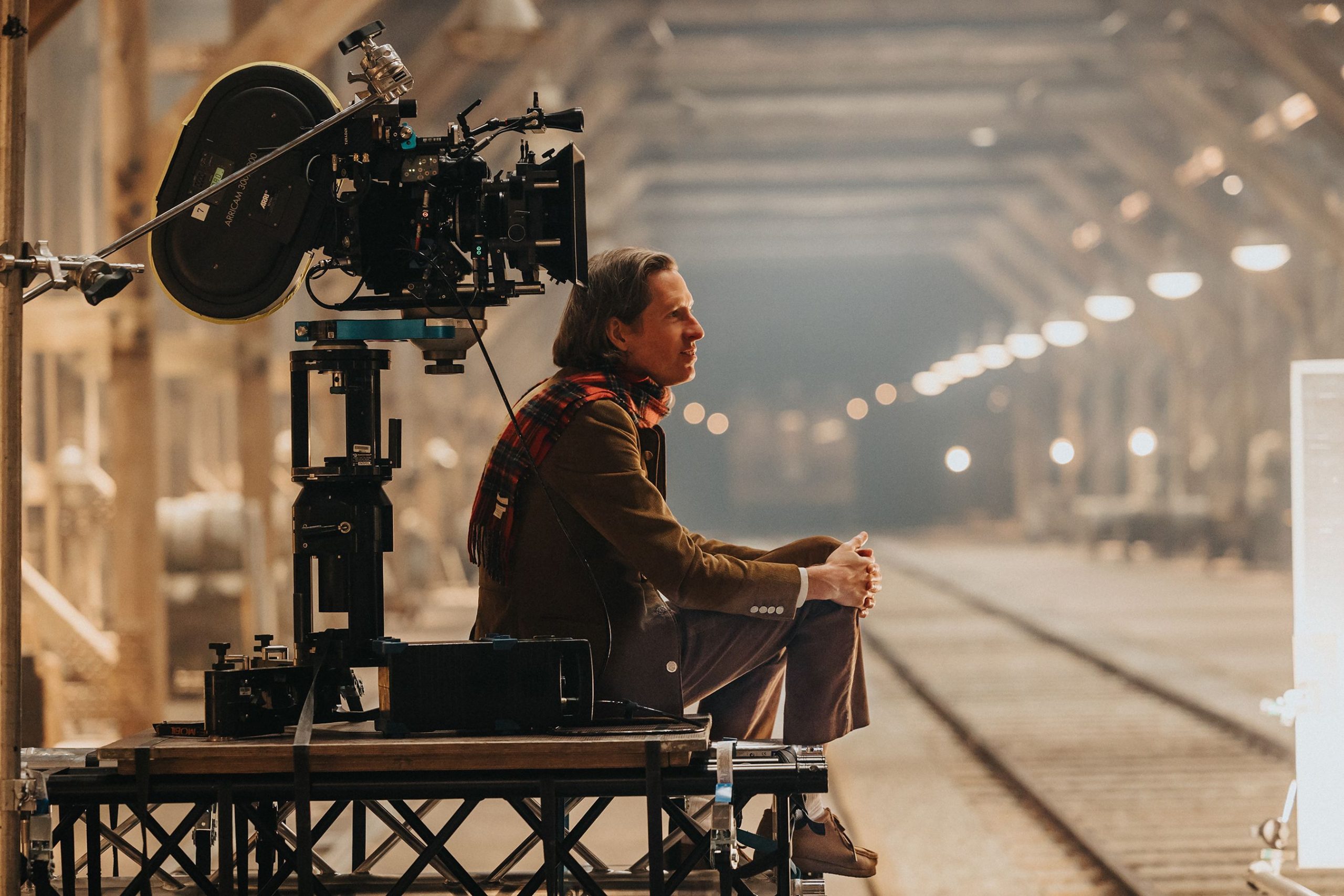 boi canh phim The Phoenician Scheme Roman Coppola Wes Anderson Benicio del Toro
