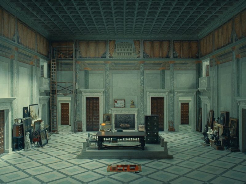 Thi pháp thị giác trong bối cảnh The Phoenician Scheme của Wes Anderson