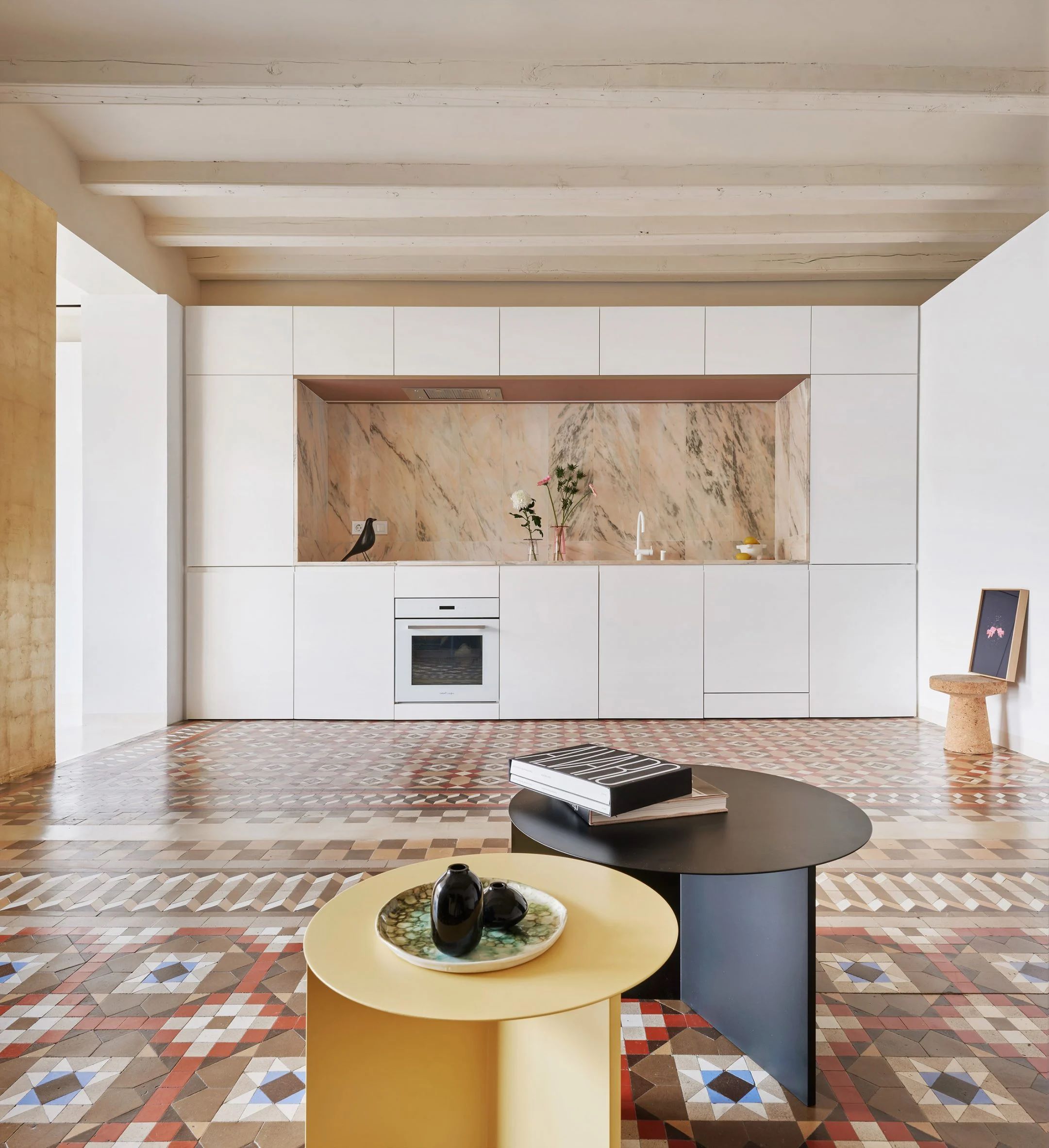 gach bong lat san nha dep viet nam the gioi Barcelona apartment Raúl Sánchez