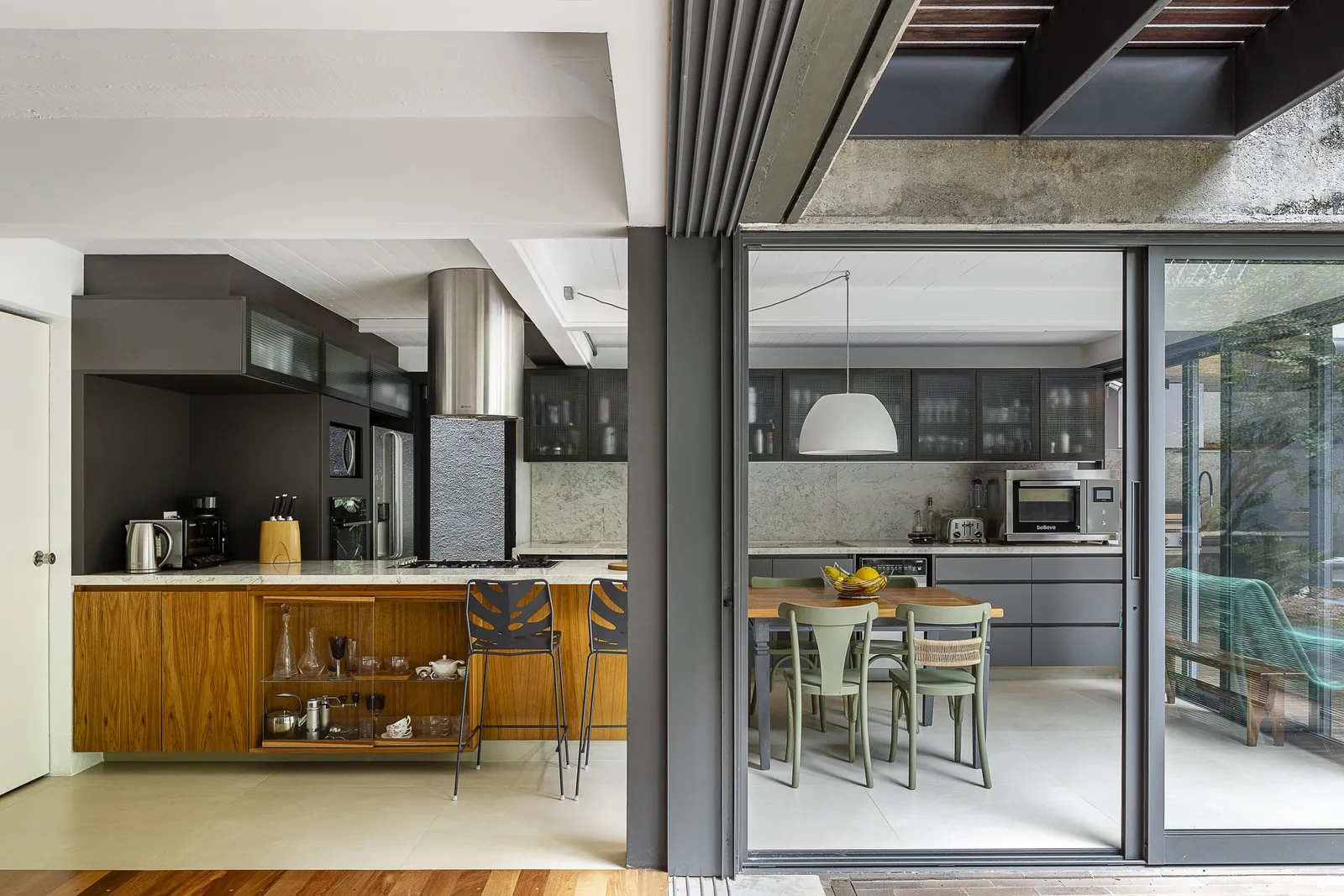noi that nha bep brutalism hien dai arches house