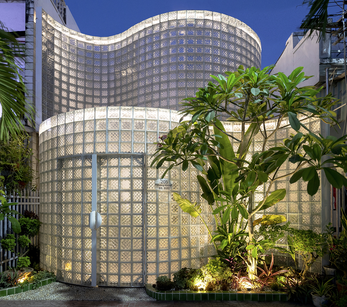 coco house nha pho gach kinh kien truc duong dai