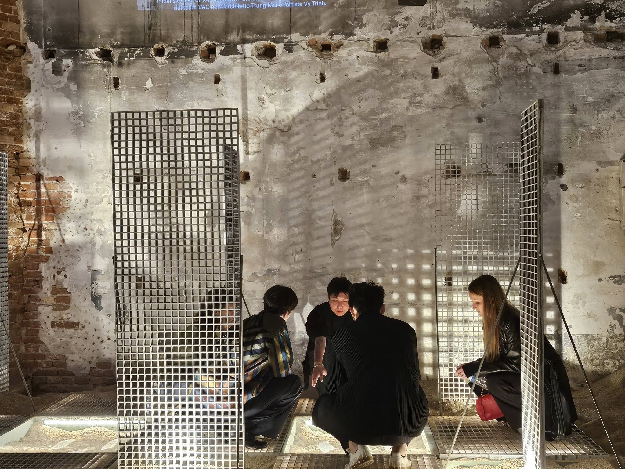 kien truc su trung mai hanoi ad hoc hanoi ad practice venice biennale 2025 the grid house of forest