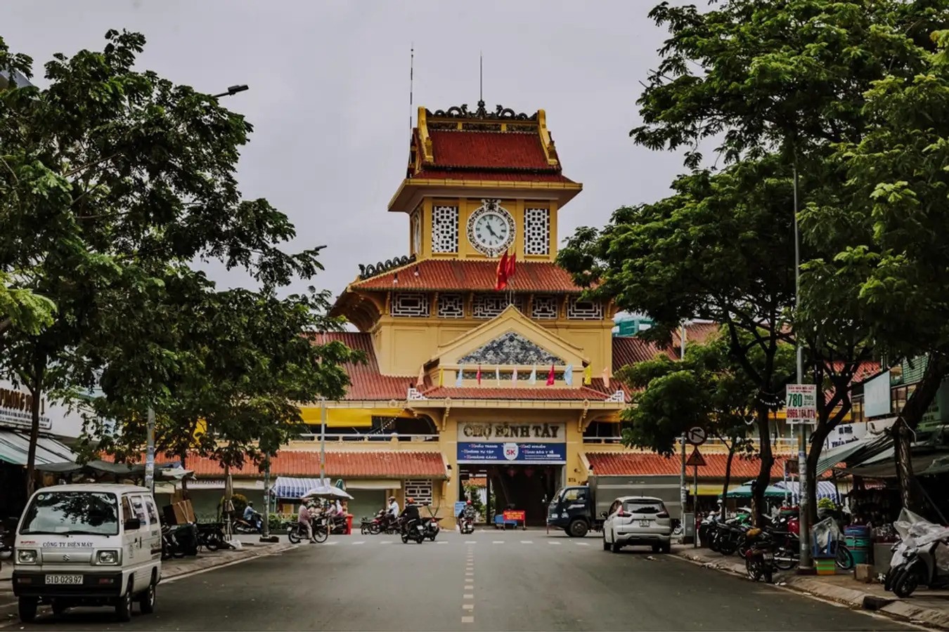 cho binh tay chinatown quan 11 saigon