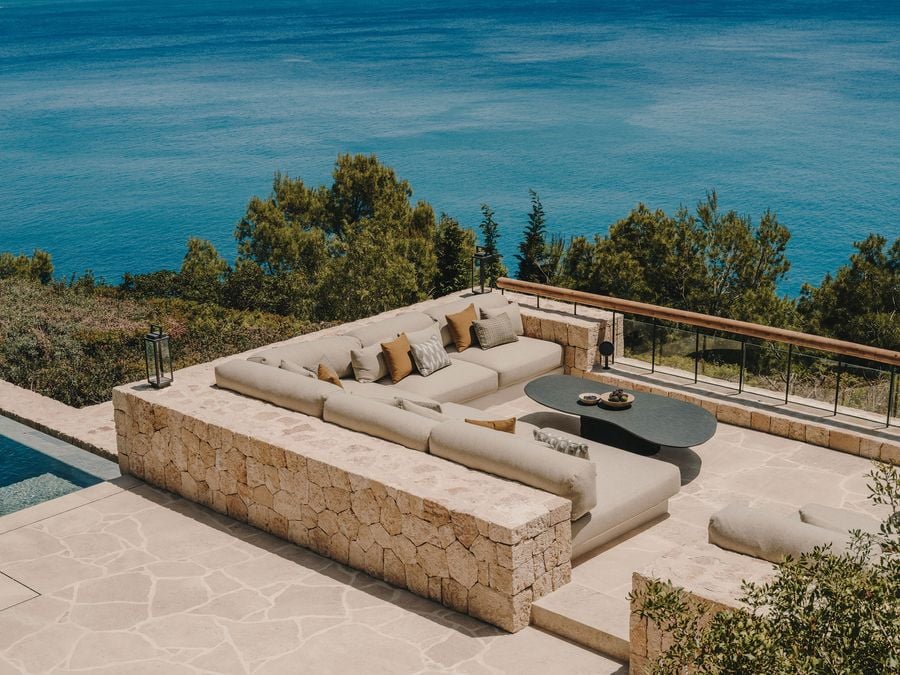 Không gian sống tinh tế của villa Infinity Ibiza trên vách đá