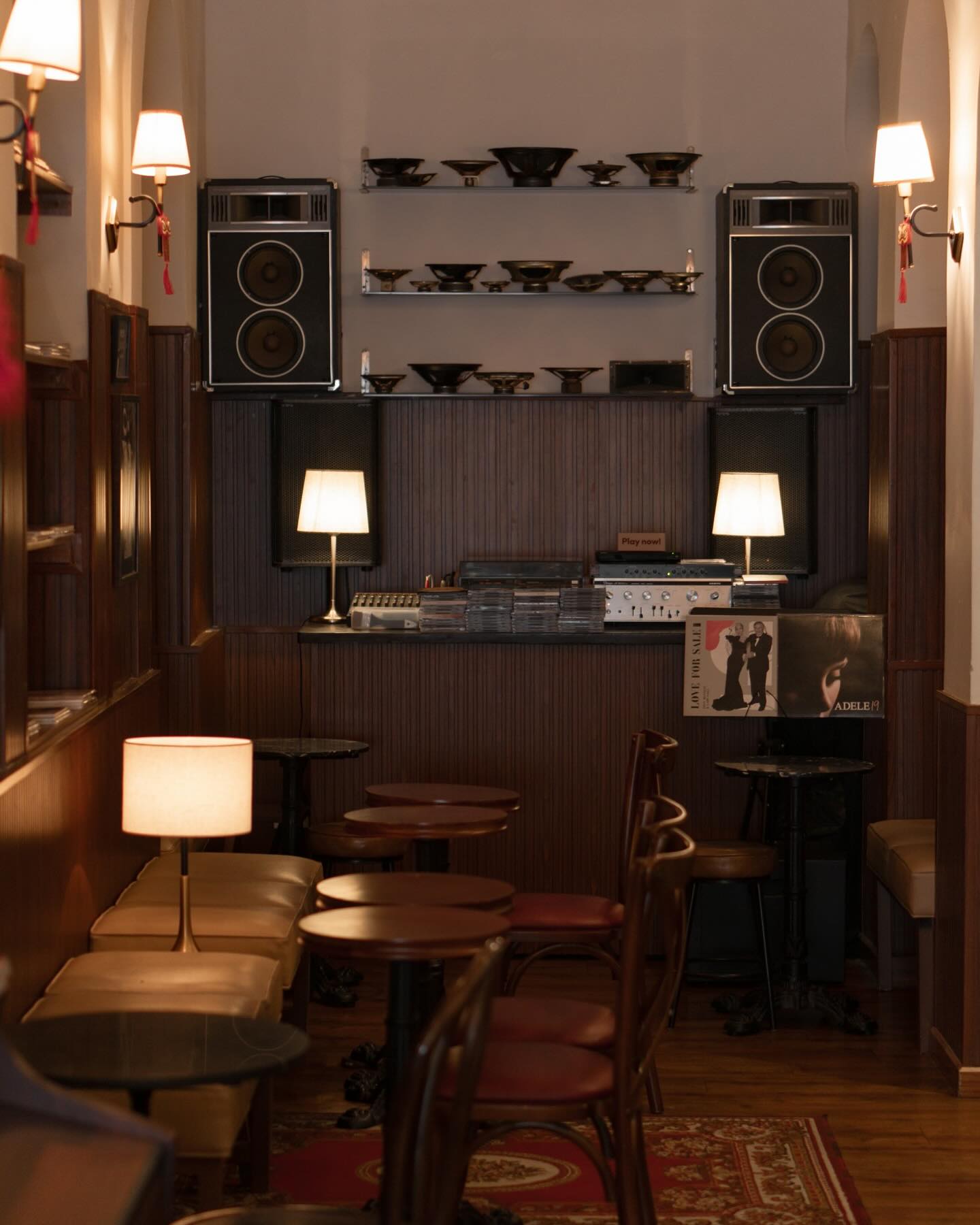 quan cafe vinyl cafe 15.22 Café nguyen thi minh khai dinh cong trang
