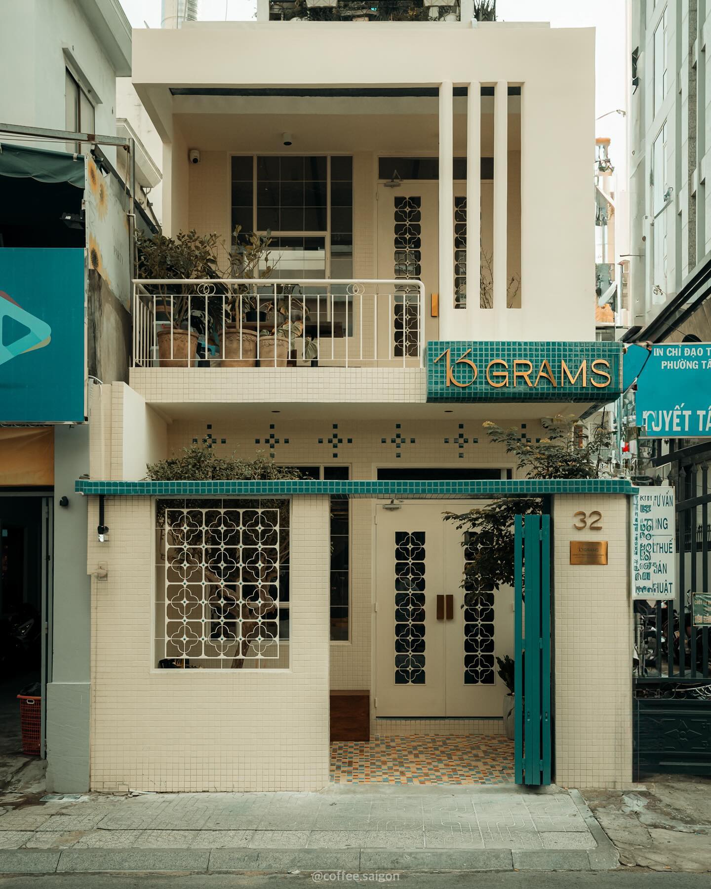 16 grams thach thi thanh kien truc modernist