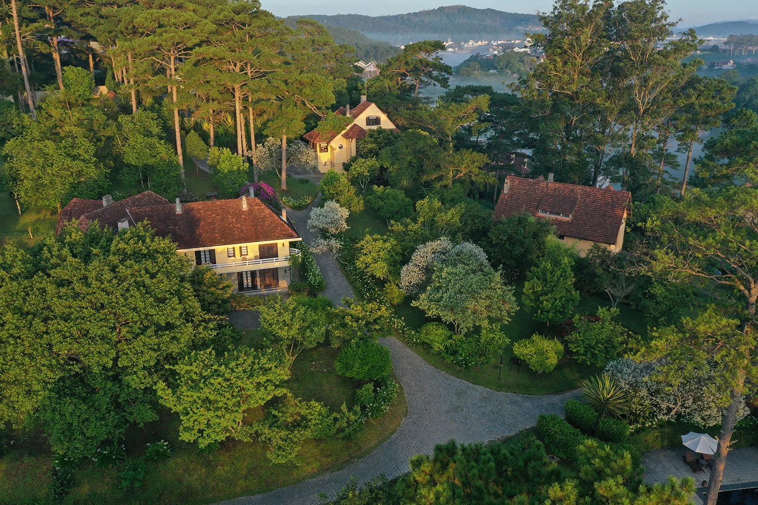 Ana Mandara Villas Dalat kien truc phap co