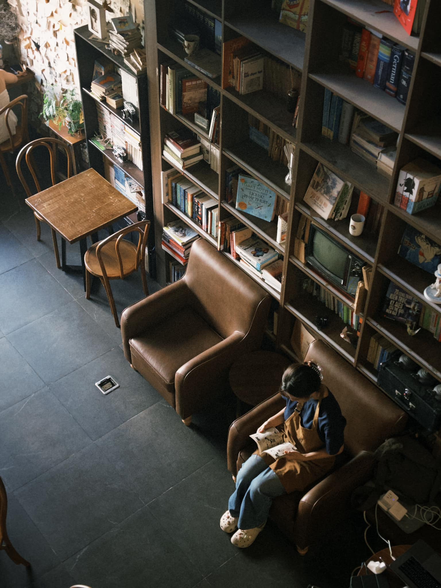 ban cafe sach thu vien 