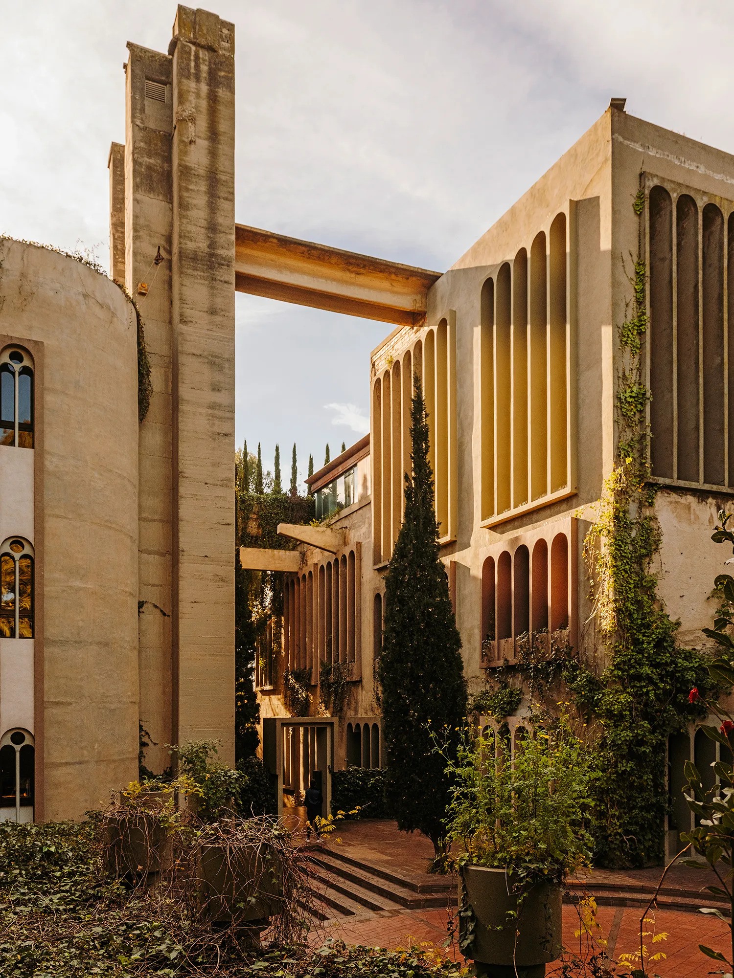 la fabrica ricardo bofill kien truc brutalism